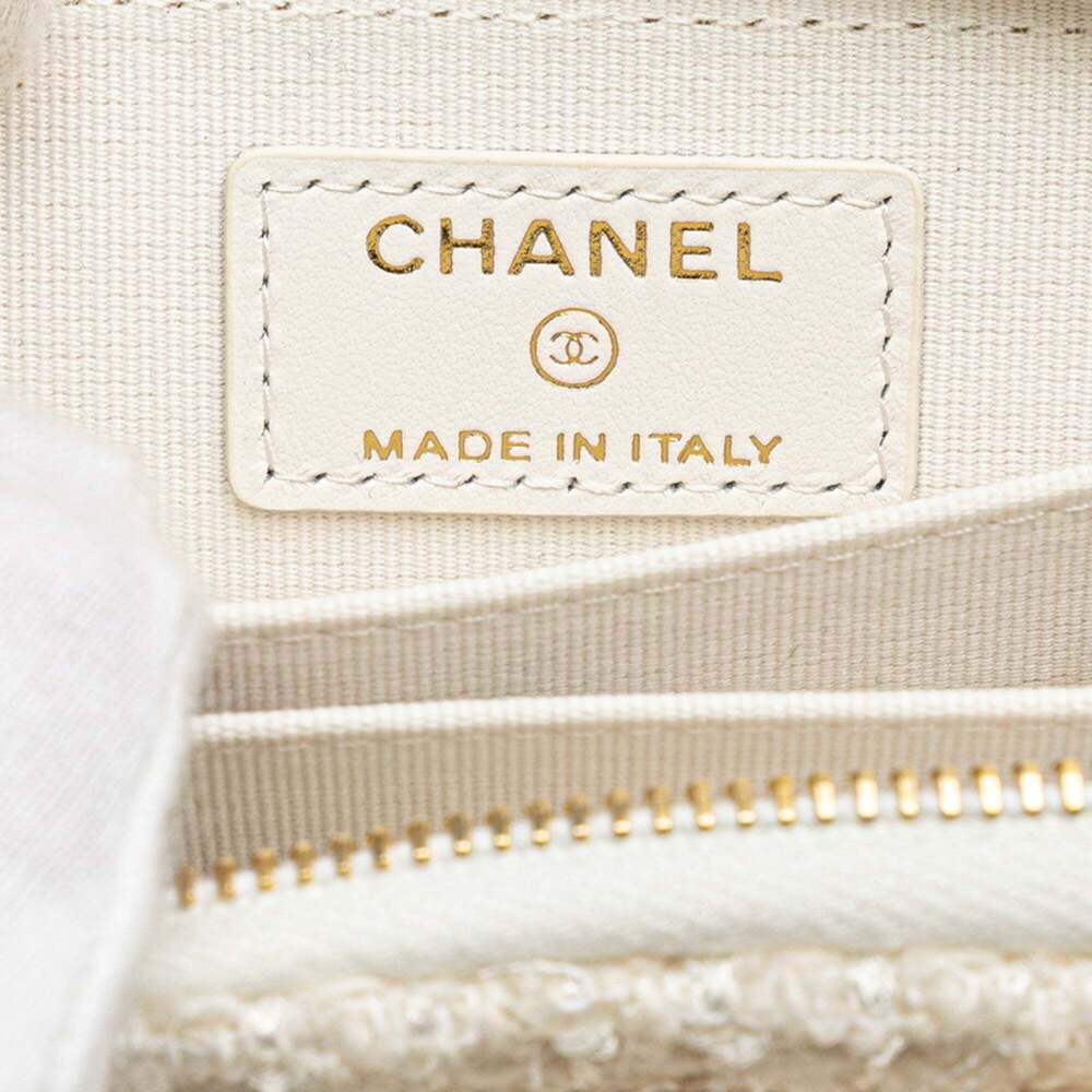 CHANEL White Leather Logo Wallet - Picture 7 of 10